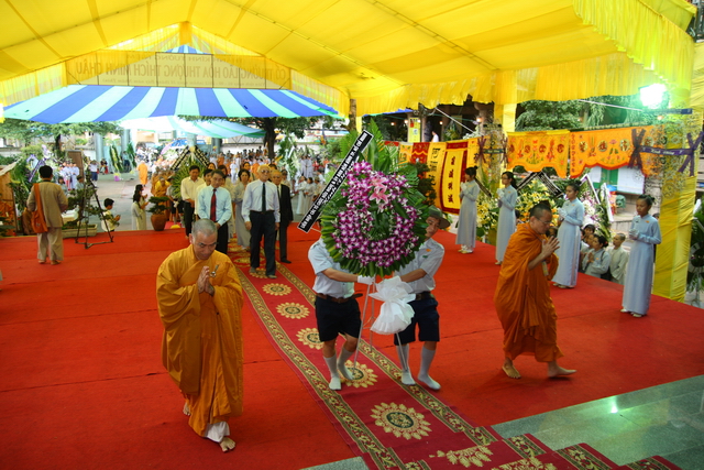 Chùm ảnh: Các đoàn viếng tang lễ HT. Thích Minh Châu - Chiều 05/09/2012