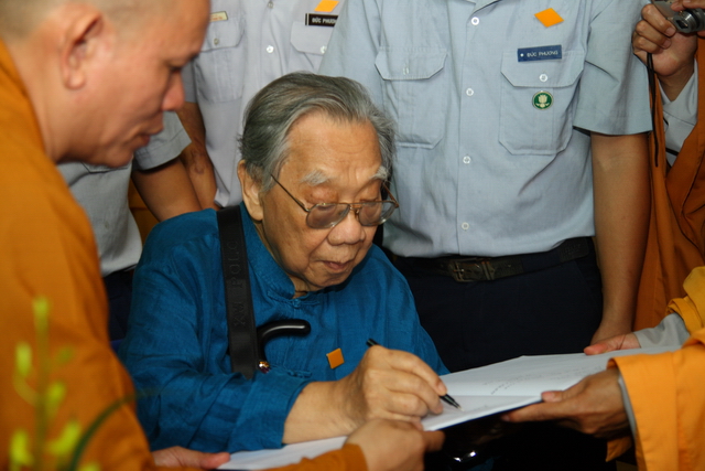Chùm ảnh: Các đoàn viếng tang lễ HT. Thích Minh Châu - Chiều 05/09/2012