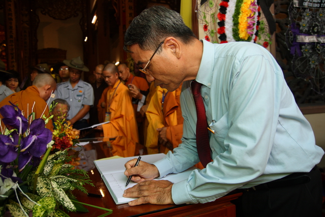 Chùm ảnh: Các đoàn viếng tang lễ HT. Thích Minh Châu - Chiều 05/09/2012