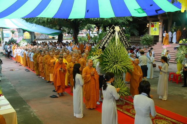 Chùm ảnh: Các đoàn viếng tang lễ HT. Thích Minh Châu - Chiều 05/09/2012