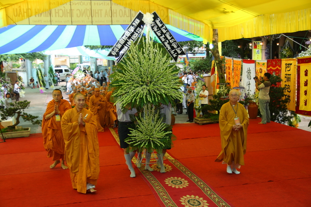 Chùm ảnh: Các đoàn viếng tang lễ HT. Thích Minh Châu - Chiều 05/09/2012