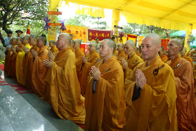 Chùm ảnh: Các đoàn viếng tang lễ HT. Thích Minh Châu - Chiều 05/09/2012