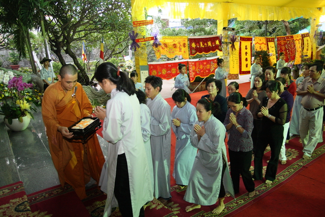 Chùm ảnh: Các đoàn viếng tang lễ HT. Thích Minh Châu - Chiều 05/09/2012