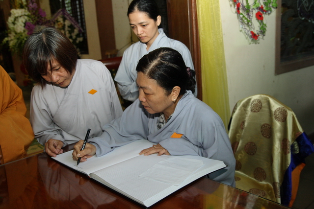 Chùm ảnh: Các đoàn viếng tang lễ HT. Thích Minh Châu - Chiều 05/09/2012