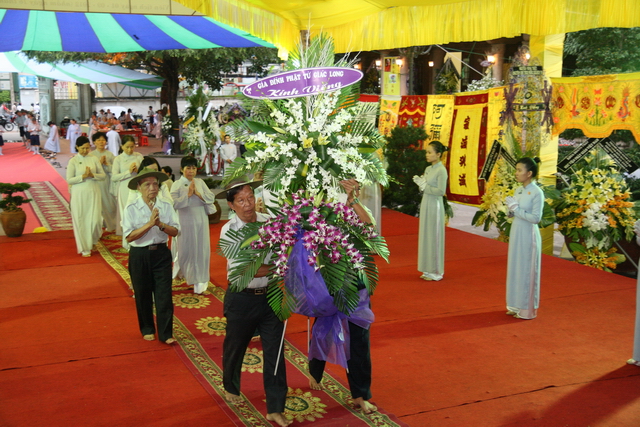 Chùm ảnh: Các đoàn viếng tang lễ HT. Thích Minh Châu - Chiều 05/09/2012