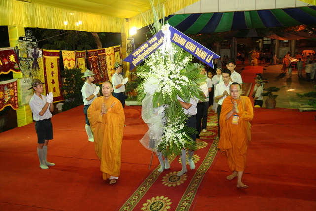 Chùm ảnh: Các đoàn viếng tang lễ HT. Thích Minh Châu - Chiều 05/09/2012