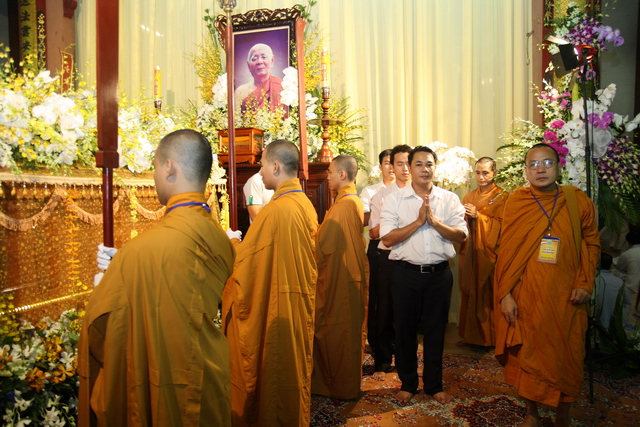 Chùm ảnh: Các đoàn viếng tang lễ HT. Thích Minh Châu - Chiều 05/09/2012