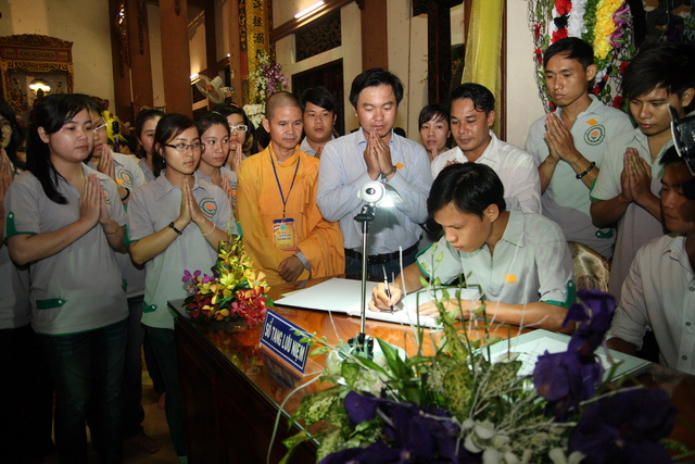 Chùm ảnh: Các đoàn viếng tang lễ HT. Thích Minh Châu - Chiều 05/09/2012