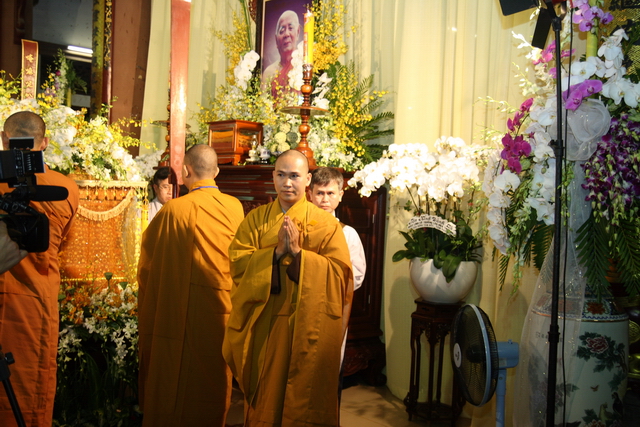 Chùm ảnh: Các đoàn viếng tang lễ HT. Thích Minh Châu - Chiều 05/09/2012