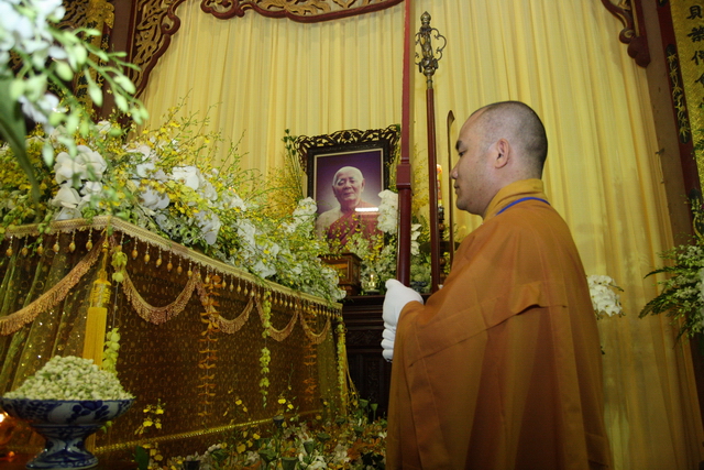 Chùm ảnh: Các đoàn viếng tang lễ HT. Thích Minh Châu - Chiều 05/09/2012