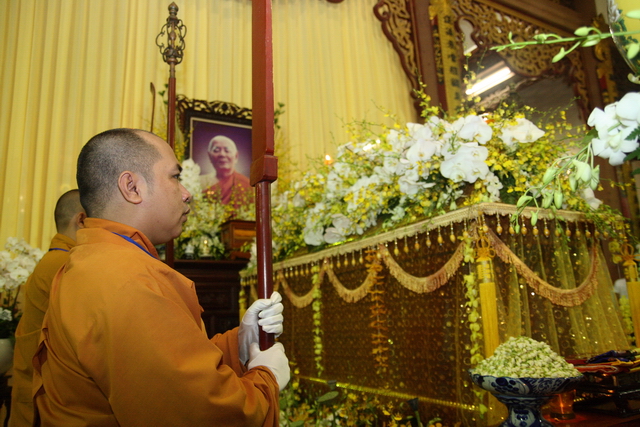 Chùm ảnh: Các đoàn viếng tang lễ HT. Thích Minh Châu - Chiều 05/09/2012