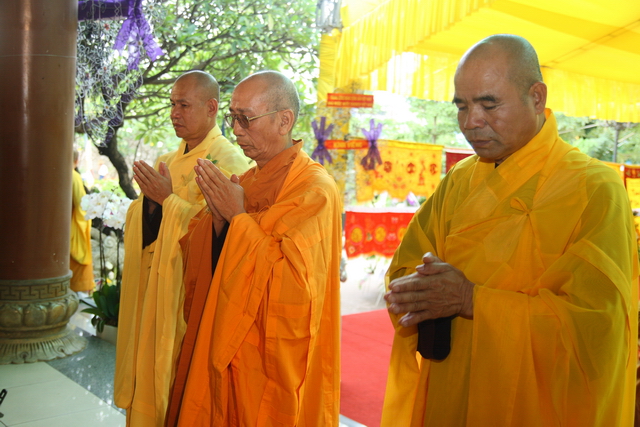 Chùm ảnh: Các đoàn viếng tang lễ HT. Thích Minh Châu - Sáng 06/09/2012