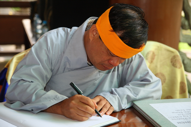 Chùm ảnh: Các đoàn viếng tang lễ HT. Thích Minh Châu - Sáng 06/09/2012