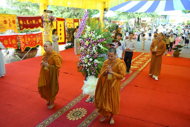 Chùm ảnh: Các đoàn viếng tang lễ HT. Thích Minh Châu - Sáng 06/09/2012