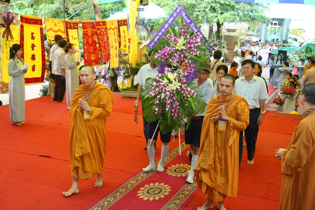Chùm ảnh: Các đoàn viếng tang lễ HT. Thích Minh Châu - Sáng 06/09/2012
