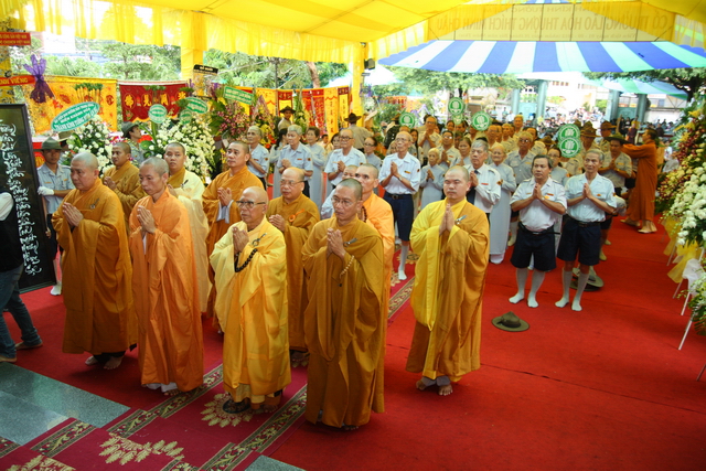 Chùm ảnh: Các đoàn viếng tang lễ HT. Thích Minh Châu - Sáng 06/09/2012