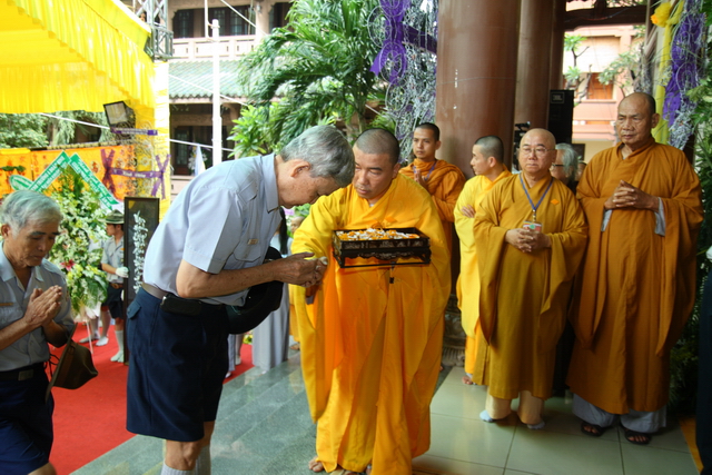 Chùm ảnh: Các đoàn viếng tang lễ HT. Thích Minh Châu - Sáng 06/09/2012