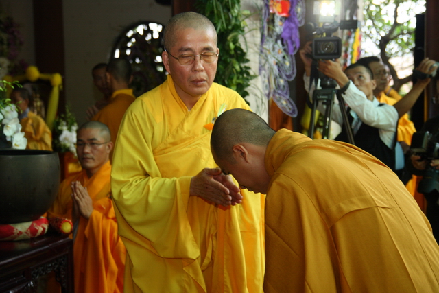 Chùm ảnh: Các đoàn viếng tang lễ HT. Thích Minh Châu - Sáng 06/09/2012