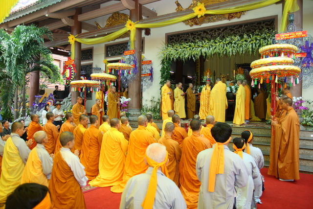 Chùm ảnh: Các đoàn viếng tang lễ HT. Thích Minh Châu - Sáng 06/09/2012