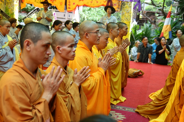 Chùm ảnh: Các đoàn viếng tang lễ HT. Thích Minh Châu - Sáng 06/09/2012