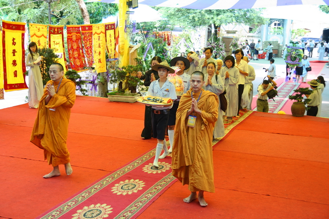 Chùm ảnh: Các đoàn viếng tang lễ HT. Thích Minh Châu - Sáng 06/09/2012