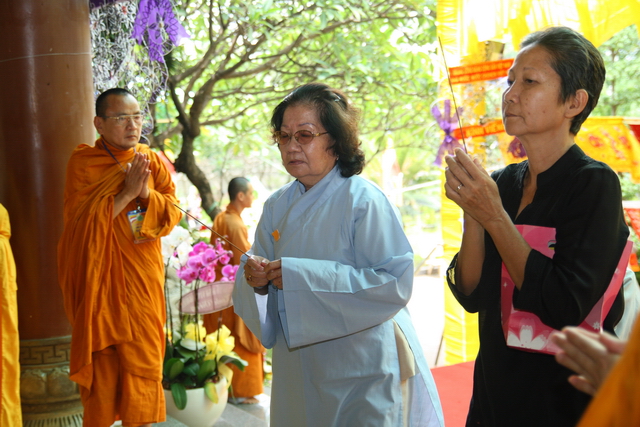 Chùm ảnh: Các đoàn viếng tang lễ HT. Thích Minh Châu - Sáng 06/09/2012