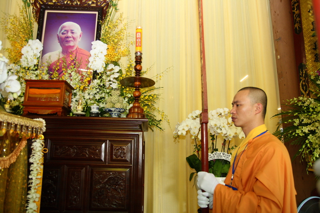 Chùm ảnh: Các đoàn viếng tang lễ HT. Thích Minh Châu - Chiều 06/09/2012