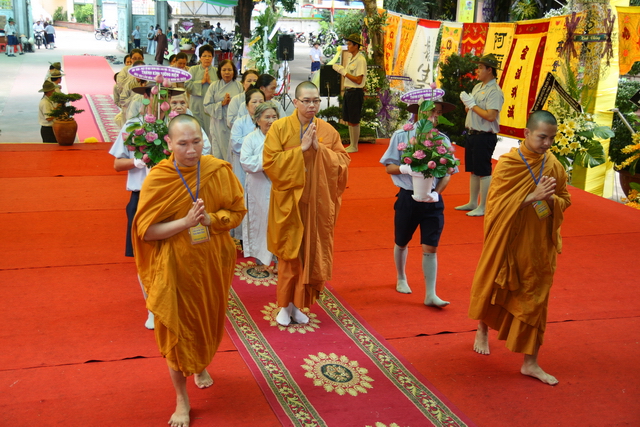 Chùm ảnh: Các đoàn viếng tang lễ HT. Thích Minh Châu - Chiều 06/09/2012