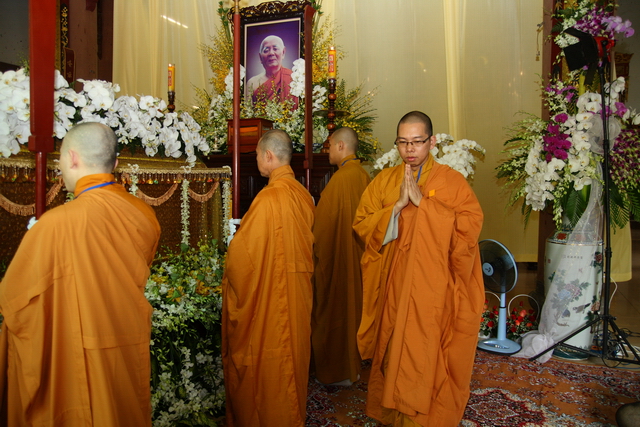 Chùm ảnh: Các đoàn viếng tang lễ HT. Thích Minh Châu - Chiều 06/09/2012
