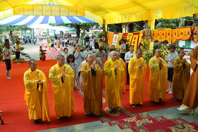 Chùm ảnh: Các đoàn viếng tang lễ HT. Thích Minh Châu - Chiều 06/09/2012