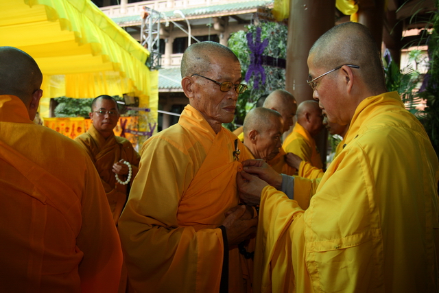 Chùm ảnh: Các đoàn viếng tang lễ HT. Thích Minh Châu - Chiều 06/09/2012
