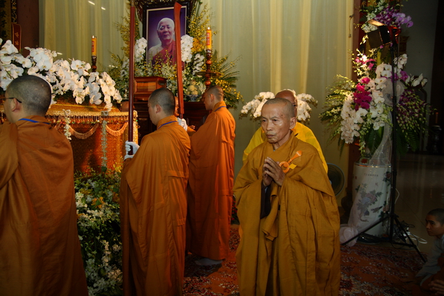 Chùm ảnh: Các đoàn viếng tang lễ HT. Thích Minh Châu - Chiều 06/09/2012