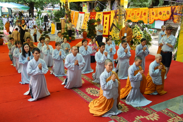 Chùm ảnh: Các đoàn viếng tang lễ HT. Thích Minh Châu - Chiều 06/09/2012