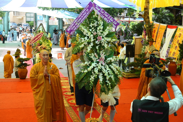 Chùm ảnh: Các đoàn viếng tang lễ HT. Thích Minh Châu - Chiều 06/09/2012
