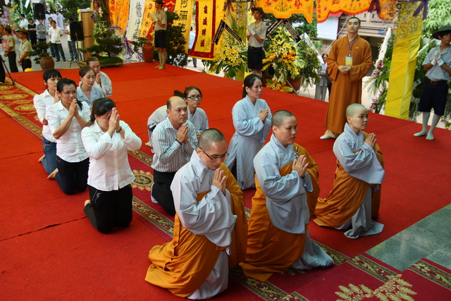 Chùm ảnh: Các đoàn viếng tang lễ HT. Thích Minh Châu - Chiều 06/09/2012