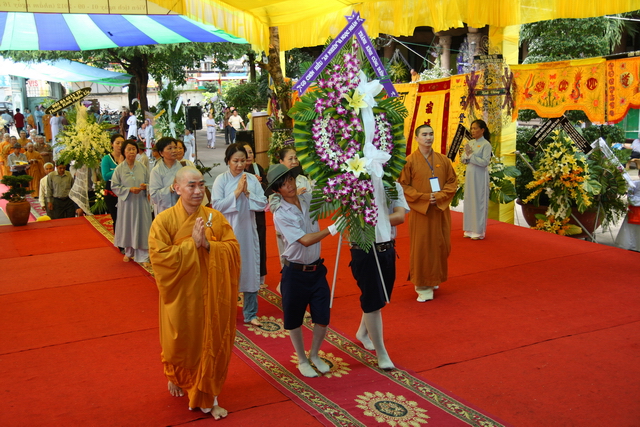 Chùm ảnh: Các đoàn viếng tang lễ HT. Thích Minh Châu - Chiều 06/09/2012