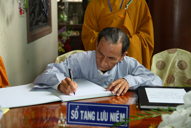 Chùm ảnh: Các đoàn viếng tang lễ HT. Thích Minh Châu - Chiều 06/09/2012