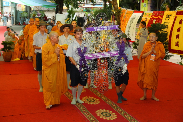Chùm ảnh: Các đoàn viếng tang lễ HT. Thích Minh Châu - Chiều 06/09/2012
