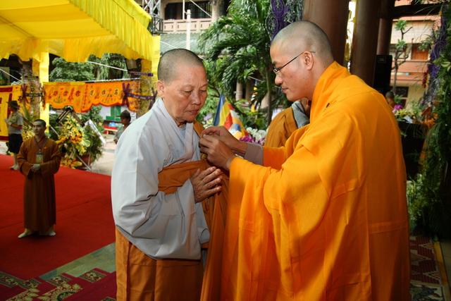 Chùm ảnh: Các đoàn viếng tang lễ HT. Thích Minh Châu - Chiều 06/09/2012