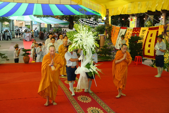 Chùm ảnh: Các đoàn viếng tang lễ HT. Thích Minh Châu - Chiều 06/09/2012