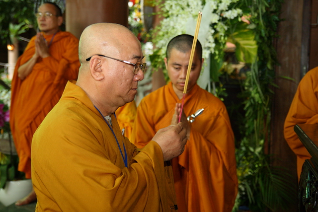 Chùm ảnh: Các đoàn viếng tang lễ HT. Thích Minh Châu - Chiều 06/09/2012
