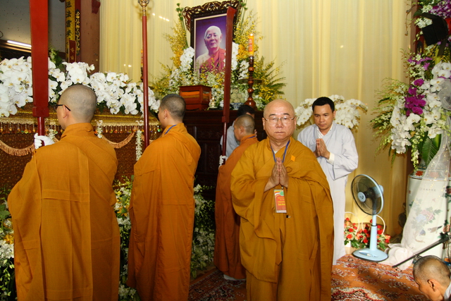 Chùm ảnh: Các đoàn viếng tang lễ HT. Thích Minh Châu - Chiều 06/09/2012