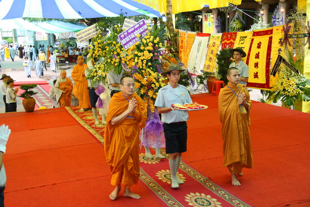 Chùm ảnh: Các đoàn viếng tang lễ HT. Thích Minh Châu - Chiều 06/09/2012