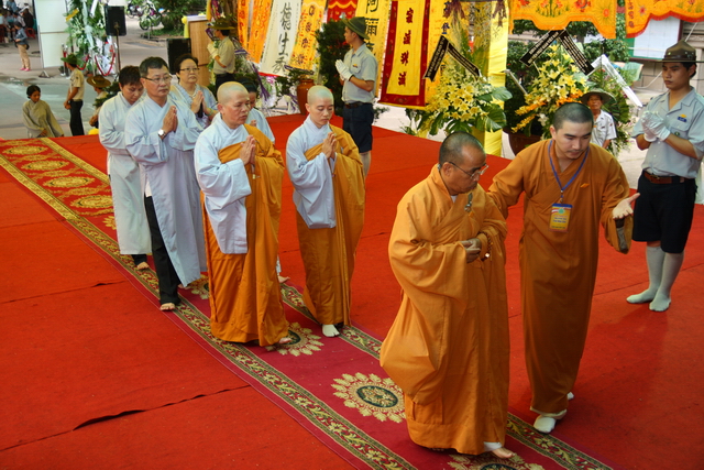Chùm ảnh: Các đoàn viếng tang lễ HT. Thích Minh Châu - Chiều 06/09/2012
