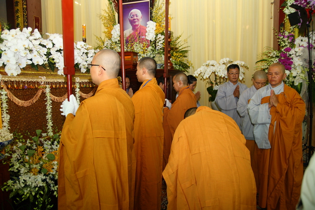 Chùm ảnh: Các đoàn viếng tang lễ HT. Thích Minh Châu - Chiều 06/09/2012