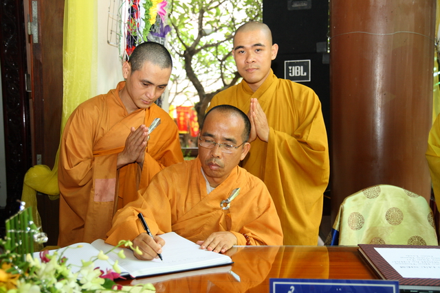 Chùm ảnh: Các đoàn viếng tang lễ HT. Thích Minh Châu - Chiều 06/09/2012