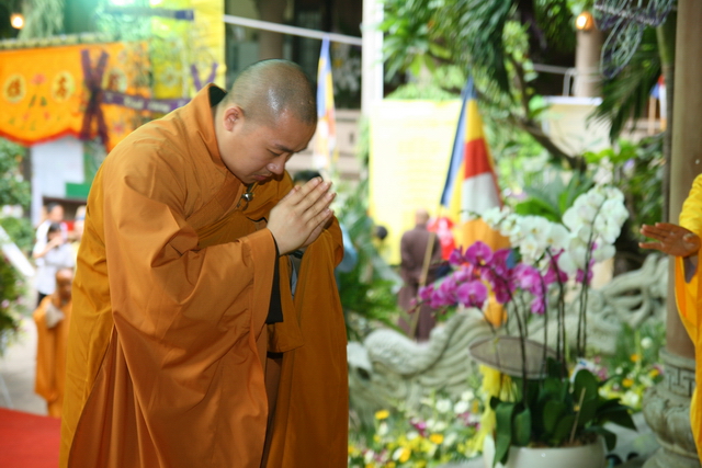 Chùm ảnh: Các đoàn viếng tang lễ HT. Thích Minh Châu - Chiều 06/09/2012
