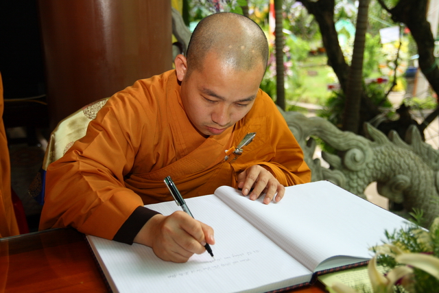 Chùm ảnh: Các đoàn viếng tang lễ HT. Thích Minh Châu - Chiều 06/09/2012
