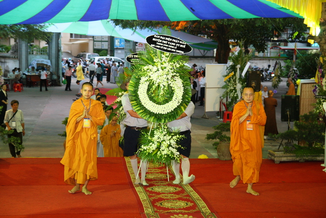 Chùm ảnh: Các đoàn viếng tang lễ HT. Thích Minh Châu - Chiều 06/09/2012