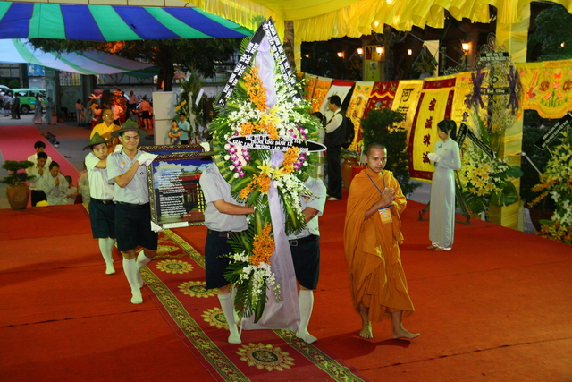 Chùm ảnh: Các đoàn viếng tang lễ HT. Thích Minh Châu - Chiều 06/09/2012